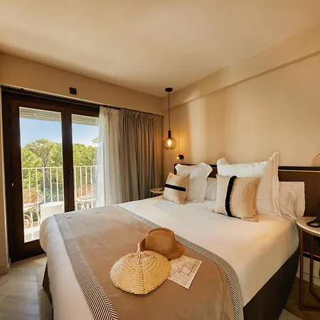 Belle Marivent Mediterranean Petit ホテル 4*